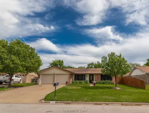 2205 Hillside Dr, Bryan, TX 77802 photo 1