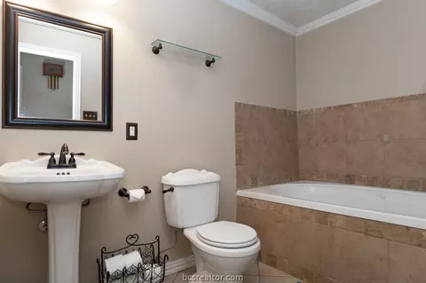 2205 Hillside Dr, Bryan, TX 77802 photo 15
