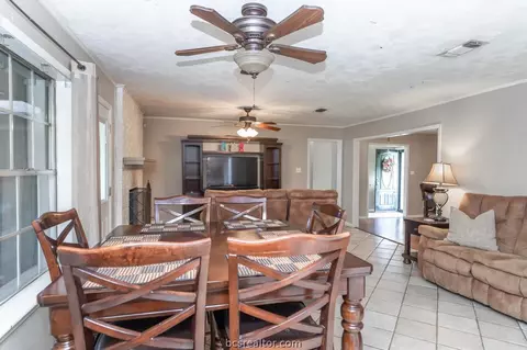 2205 Hillside Dr, Bryan, TX 77802 photo 4