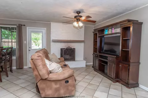 2205 Hillside Dr, Bryan, TX 77802 photo 3
