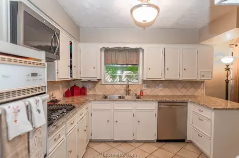 2205 Hillside Dr, Bryan, TX 77802 photo 12