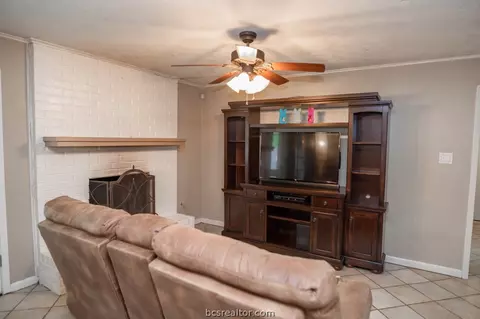 2205 Hillside Dr, Bryan, TX 77802 photo 5