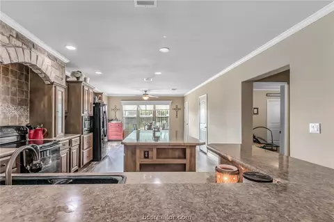 13590 Garrett Ln, Bryan, TX 77808 photo 9