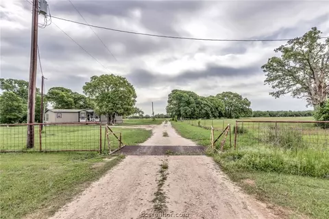 13590 Garrett Ln, Bryan, TX 77808 photo 3