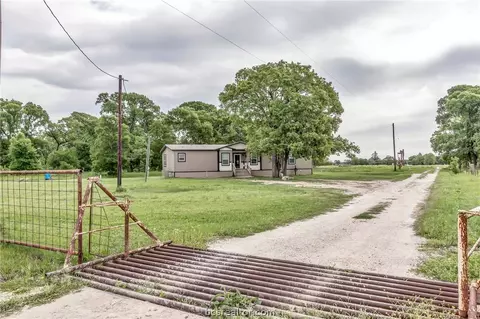 13590 Garrett Ln, Bryan, TX 77808 photo 4