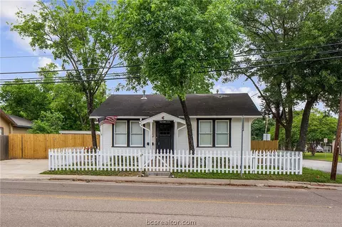 814 E 29th St, Bryan, TX 77803 photo 1