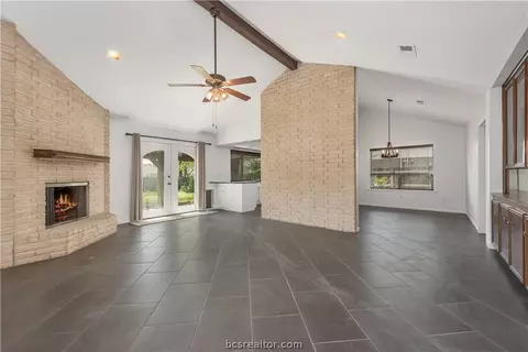 3905 Oak Bend Dr, Bryan, TX 77802 photo 4