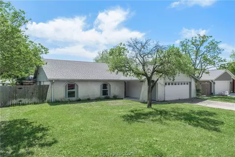 3905 Oak Bend Dr, Bryan, TX 77802 photo 2