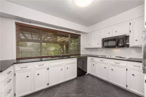 3905 Oak Bend Dr, Bryan, TX 77802 photo 8