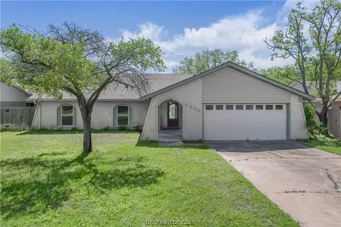 3905 Oak Bend Dr, Bryan, TX 77802 photo 1
