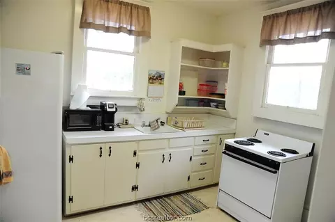 305 E Young, Llano, TX 78643 photo 10