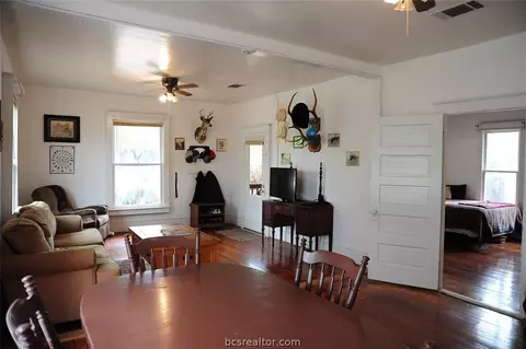 305 E Young, Llano, TX 78643 photo 2