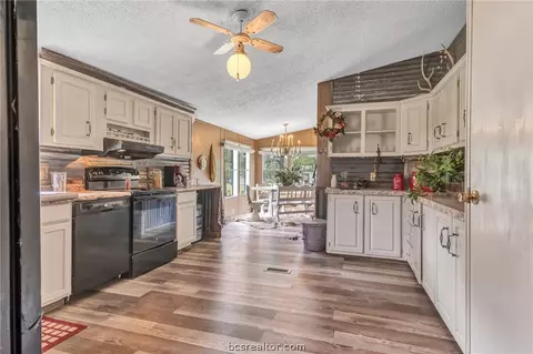 8517 Twisting Trl, Bryan, TX 77808 photo 4