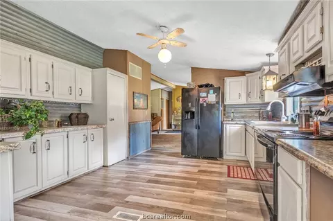 8517 Twisting Trl, Bryan, TX 77808 photo 12