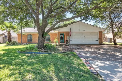 3502 Oak Hill Dr, Bryan, TX 77802 photo 1