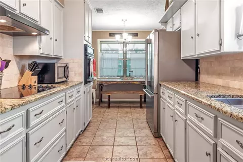 3502 Oak Hill Dr, Bryan, TX 77802 photo 5