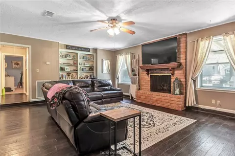 3502 Oak Hill Dr, Bryan, TX 77802 photo 2