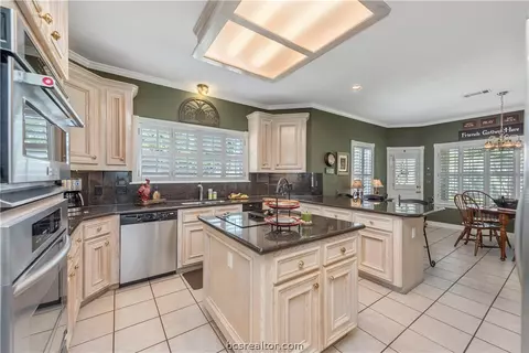 4613 Locksford Dr, Bryan, TX 77802 photo 8