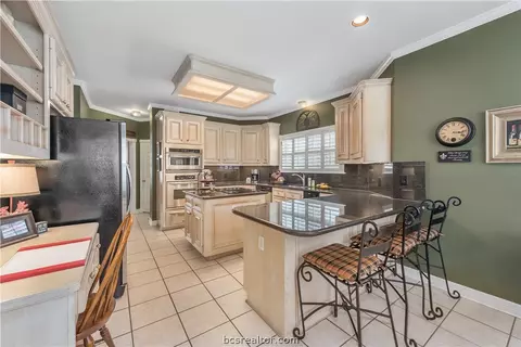 4613 Locksford Dr, Bryan, TX 77802 photo 9