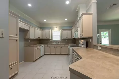 512 Brookside Dr E, Bryan, TX 77801 photo 11