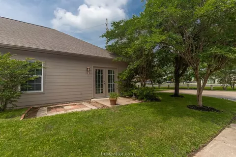 512 Brookside Dr E, Bryan, TX 77801 photo 7