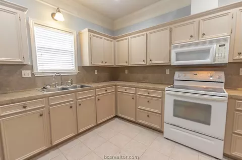 512 Brookside Dr E, Bryan, TX 77801 photo 12