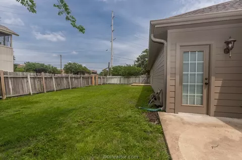 512 Brookside Dr E, Bryan, TX 77801 photo 6