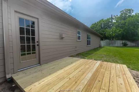 512 Brookside Dr E, Bryan, TX 77801 photo 5