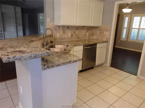 6350 Ethan Ln, Bryan, TX 77808 photo 4