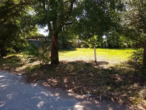 205 Lynn Dr, Bryan, TX 77801 photo 5