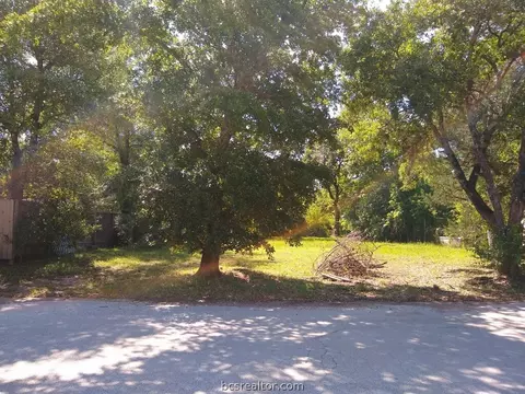 205 Lynn Dr, Bryan, TX 77801 photo 1