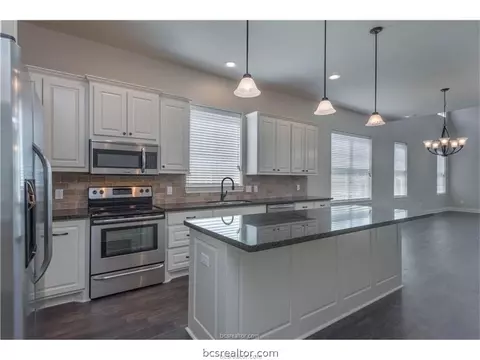 215 Helena St, Bryan, TX 77801 photo 6