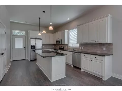 215 Helena St, Bryan, TX 77801 photo 5