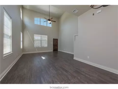 215 Helena St, Bryan, TX 77801 photo 4