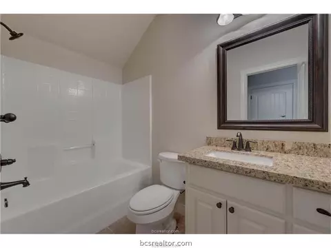 215 Helena St, Bryan, TX 77801 photo 9