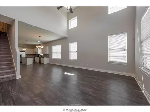 215 Helena St, Bryan, TX 77801 photo 3