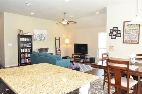 2101 Stubbs Dr, Bryan, TX 77807 photo 5