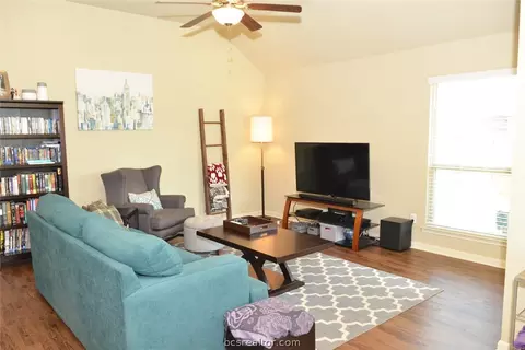 2101 Stubbs Dr, Bryan, TX 77807 photo 2