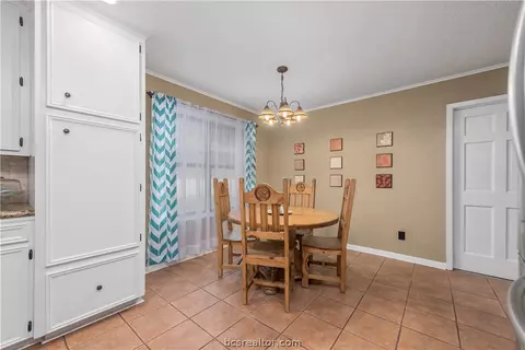 4303 Apache Ct, Bryan, TX 77802 photo 7