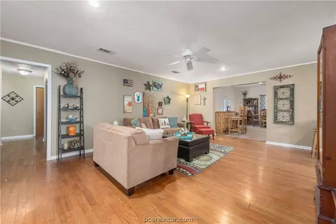 4303 Apache Ct, Bryan, TX 77802 photo 3