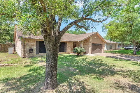 4303 Apache Ct, Bryan, TX 77802 photo 1