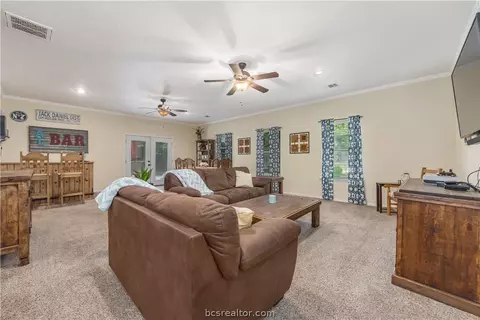 4303 Apache Ct, Bryan, TX 77802 photo 9