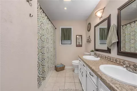 4303 Apache Ct, Bryan, TX 77802 photo 13