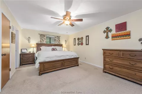 4303 Apache Ct, Bryan, TX 77802 photo 12