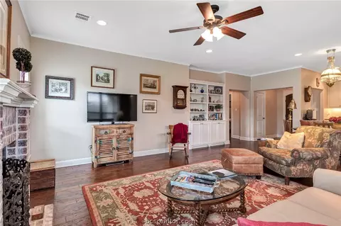 1918 Debbie Dr, Bryan, TX 77802 photo 12