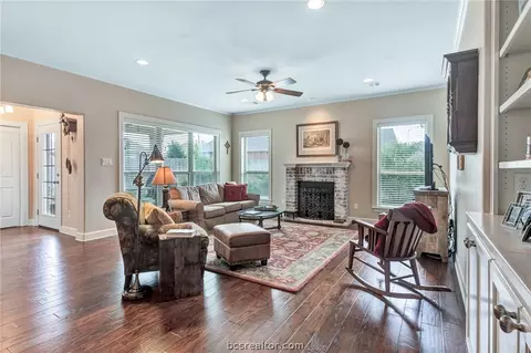 1918 Debbie Dr, Bryan, TX 77802 photo 10