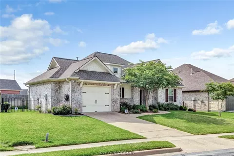 1918 Debbie Dr, Bryan, TX 77802 photo 2