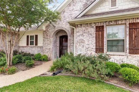 1918 Debbie Dr, Bryan, TX 77802 photo 3