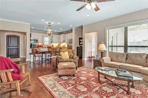1918 Debbie Dr, Bryan, TX 77802 photo 14