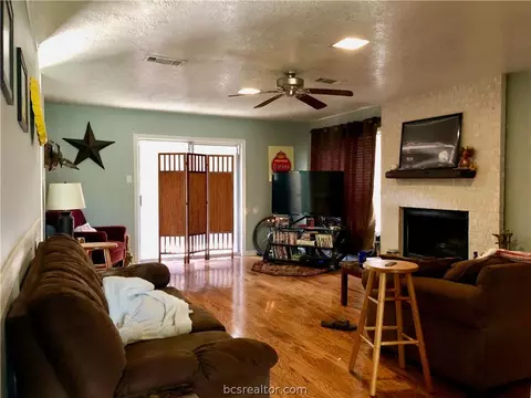 3101 Red Robin Loop, Bryan, TX 77802 photo 3